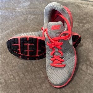 Nike Womens Air Relentless 2 Gray Running Shoes Sneakers size US 9 Used